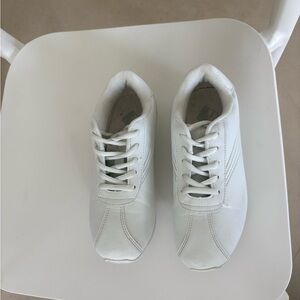 Cheer Shoes “Fierce Feats Flare 2.0” size Girls 2. White. In amazing condition!